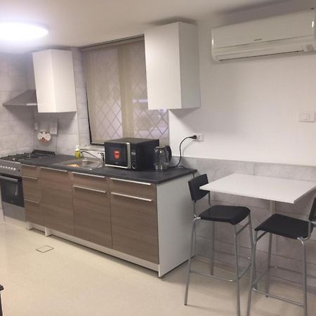 'C' Dazzling Modern 2 Bdrm Apt In Khalda Free Wifi Амман Экстерьер фото