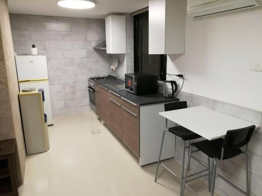 'C' Dazzling Modern 2 Bdrm Apt In Khalda Free Wifi Амман Экстерьер фото
