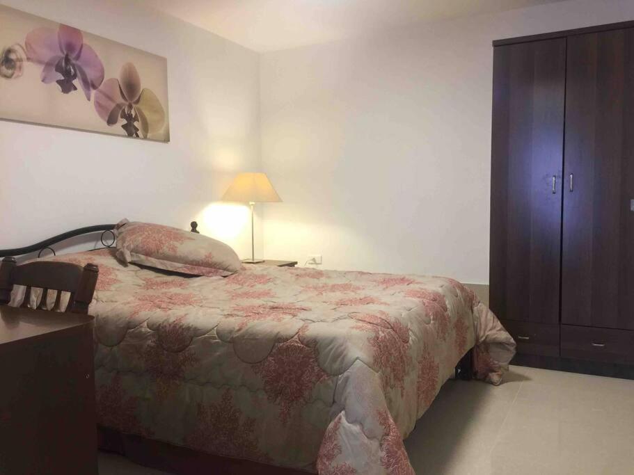 'C' Dazzling Modern 2 Bdrm Apt In Khalda Free Wifi Амман Экстерьер фото
