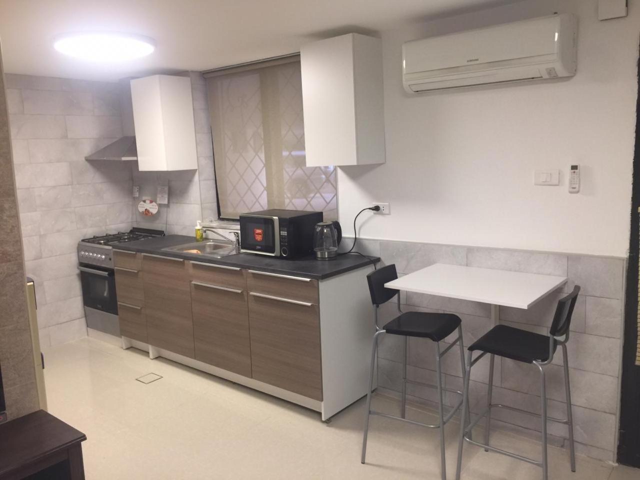'C' Dazzling Modern 2 Bdrm Apt In Khalda Free Wifi Амман Экстерьер фото